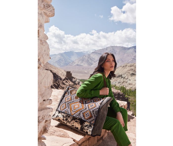 GEOMETRIC PENNY WEEKENDER BAG