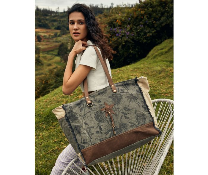 FRINGIE WEEKENDER BAG